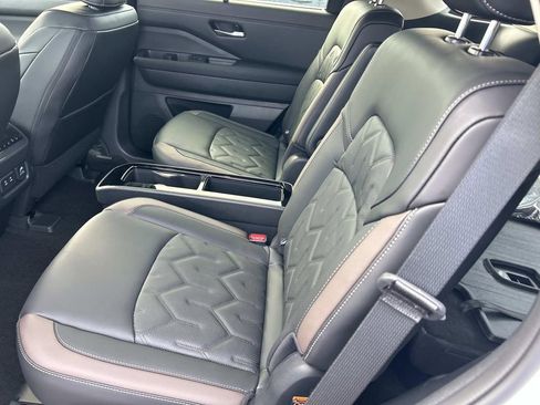 New 2026 Nissan Pathfinder Platinum AWD/4WD image 18