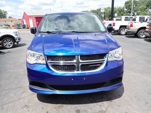 Used 2019 Dodge Grand Caravan SE w/ UConnect Hands-Free Group FWD image 2