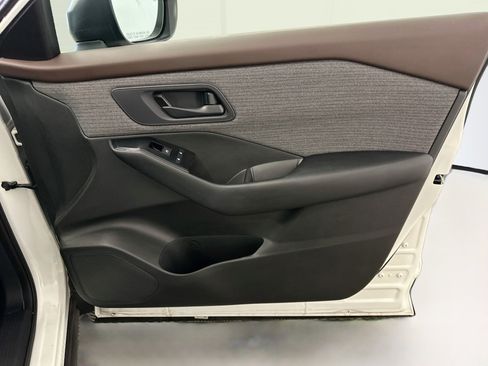 Used 2023 Nissan Rogue S AWD/4WD image 32