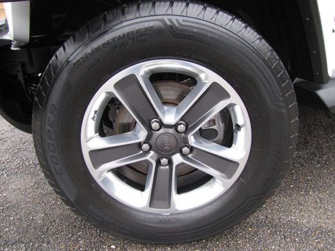 Used 2021 Jeep Wrangler Unlimited Sahara image 12