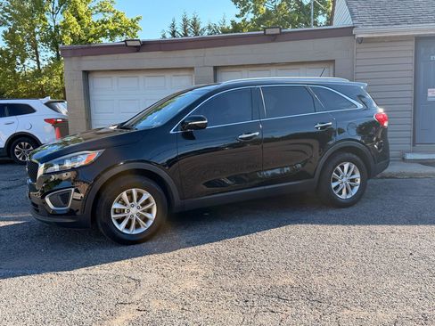Used 2017 Kia Sorento FWD image 2
