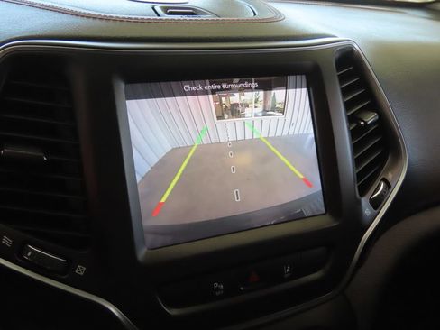 Used 2021 Jeep Cherokee Trailhawk w/ Trailer Tow Group AWD/4WD image 45