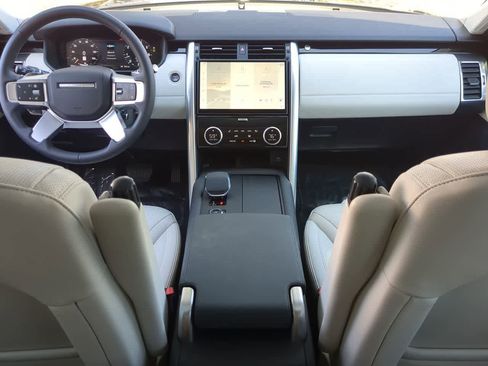 Used 2025 Land Rover Discovery S AWD/4WD image 14