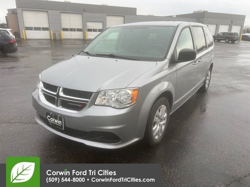 Used 2018 Dodge Grand Caravan SE image 4