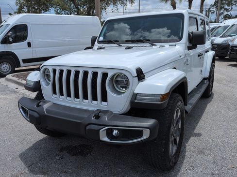 Used 2018 Jeep Wrangler Unlimited Sahara AWD/4WD image 9