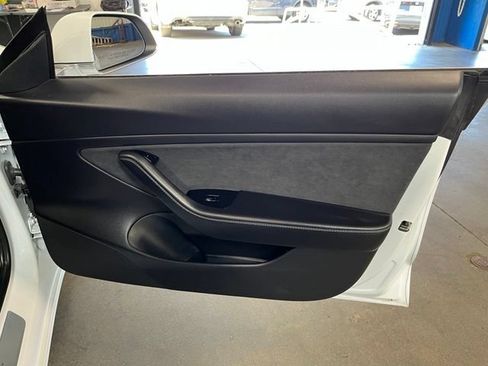 Used 2018 Tesla Model 3 Long Range RWD image 12