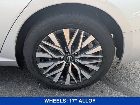 Used 2024 Nissan Altima 2.5 SV FWD image 10