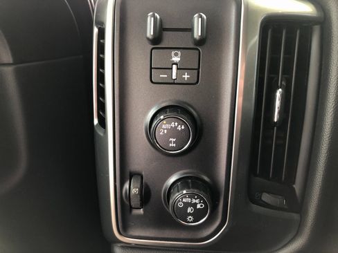 Used 2019 Chevrolet Silverado 1500 LT w/ All Star Edition image 33