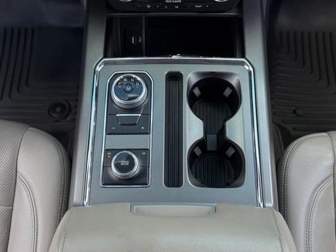 Used 2018 Ford Expedition XLT w/ Equipment Group 201A AWD/4WD image 29