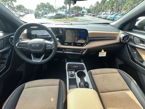 New 2026 Chevrolet Equinox ACTIV w/ Convenience Package III AWD/4WD image 21