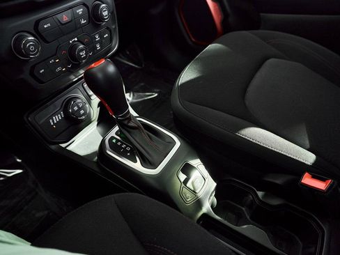 Used 2023 Jeep Renegade Trailhawk image 44