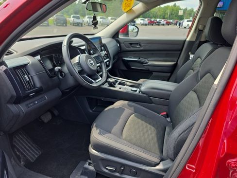 Used 2024 Nissan Pathfinder SV AWD/4WD image 21