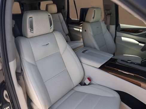 Certified 2024 Cadillac Escalade Sport Platinum w/ LPO, ONYX Package AWD/4WD image 32