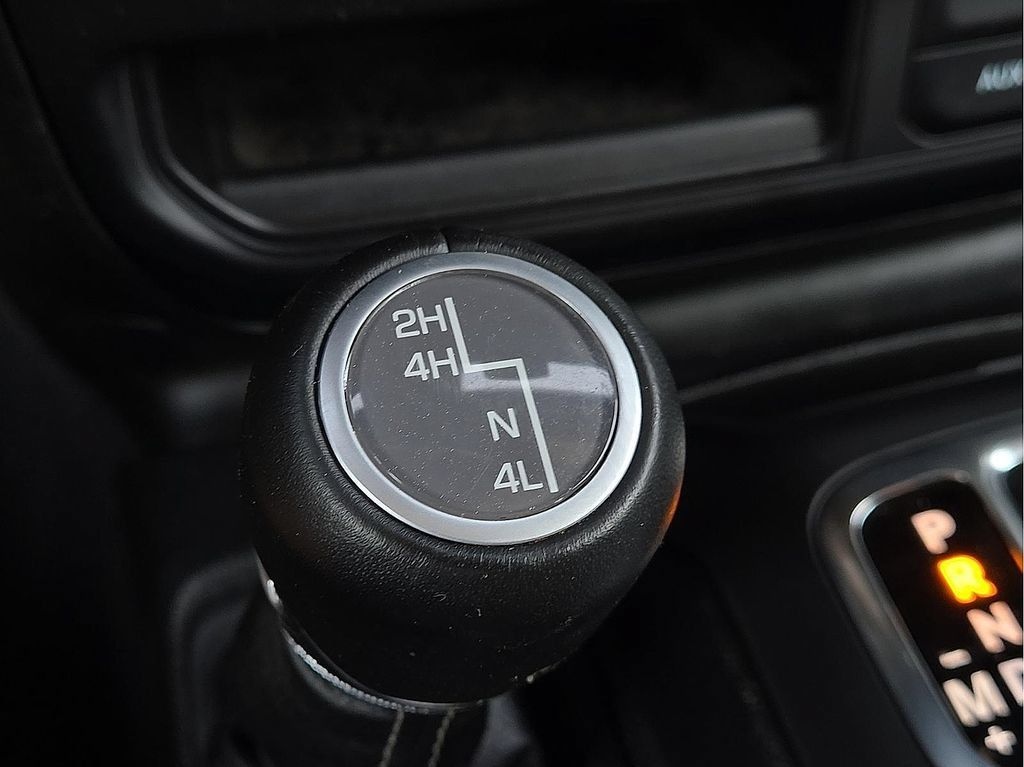 Used 2025 Jeep Gladiator Sport AWD/4WD image 28