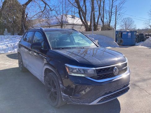 Certified 2023 Volkswagen Taos SE w/ Panoramic Sunroof Package image 1