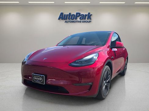 Used 2025 Tesla Model Y Long Range AWD/4WD image 3