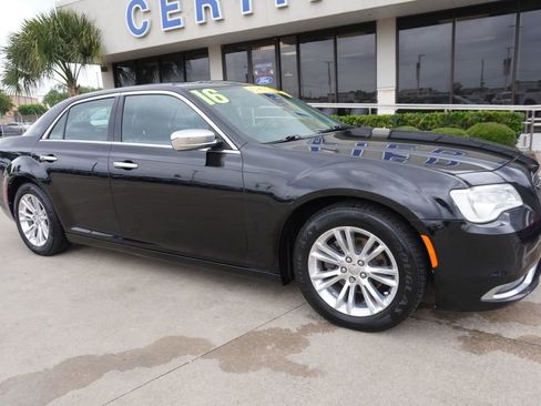 Used 2016 Chrysler 300 C RWD image 1