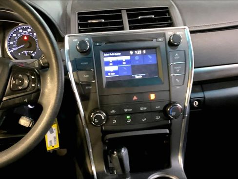 Used 2016 Toyota Camry LE image 6