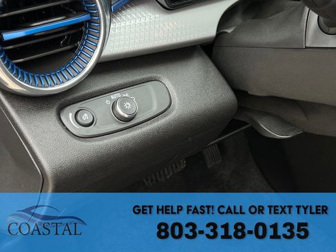 Used 2025 Chevrolet Trax LT image 8