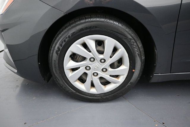 Used 2020 Hyundai Elantra SE FWD image 9