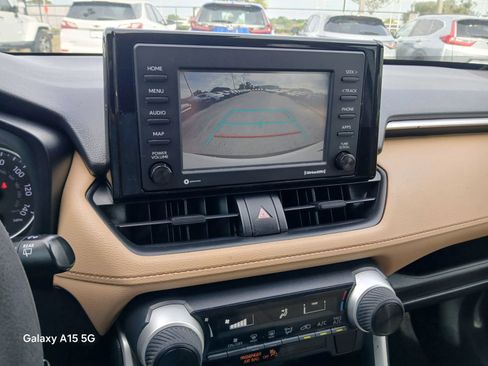 Used 2021 Toyota RAV4 LE FWD image 31