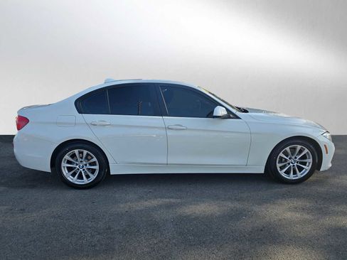 Used 2018 BMW 320i xDrive 320i xDrive image 2