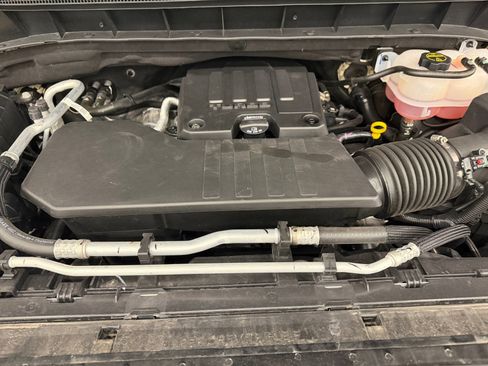 Used 2024 Chevrolet Silverado 1500 LT AWD/4WD image 31