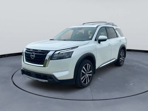 Used 2025 Nissan Pathfinder Platinum w/ Cargo Package AWD/4WD image 12