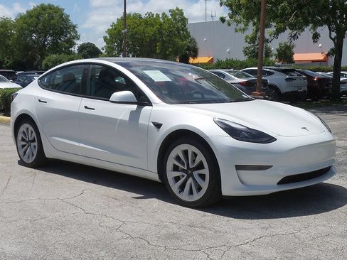 Used 2023 Tesla Model 3 Standard Range RWD image 2