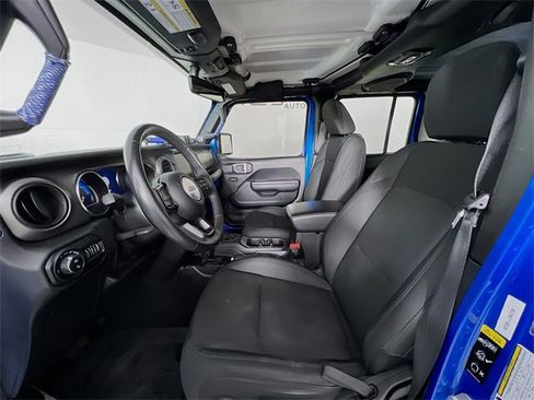 Used 2021 Jeep Gladiator Willys image 10