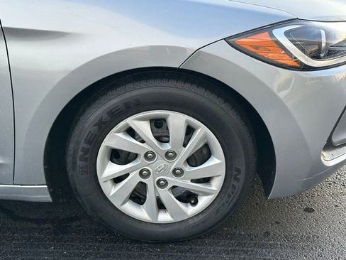 Used 2017 Hyundai Elantra SE image 10