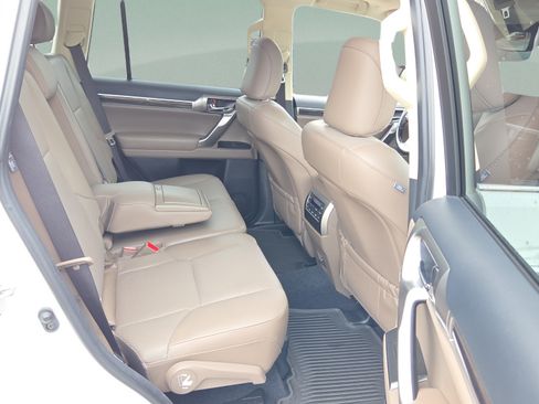 Used 2023 Lexus GX 460 Luxury w/ Accessory Package AWD/4WD image 14