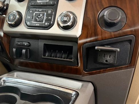 Used 2016 Ford F250 Lariat w/ Lariat Ultimate Package AWD/4WD image 35