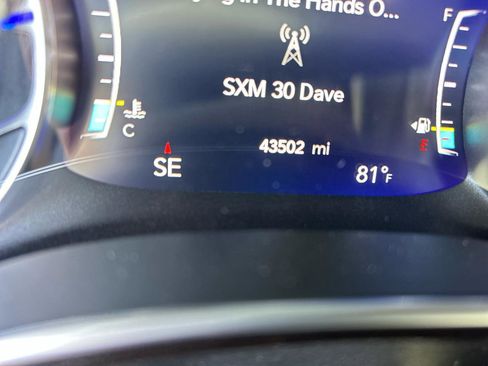 Used 2023 Chrysler Pacifica Limited w/ Uconnect Theater Family Group AWD/4WD image 21