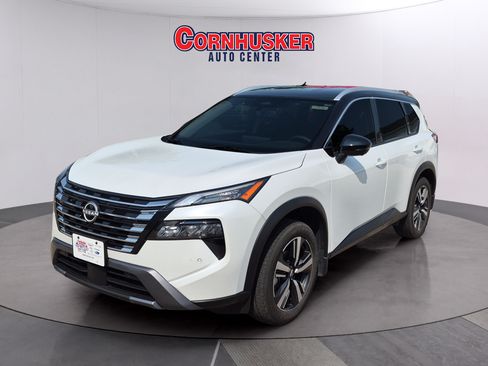 Used 2025 Nissan Rogue SL AWD/4WD image 3