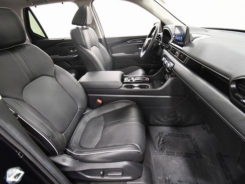 Certified 2024 Honda Pilot Black Edition image 19
