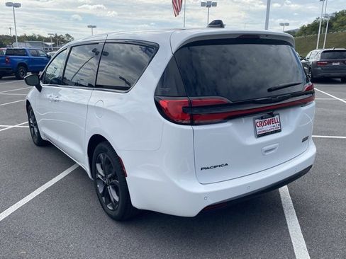 New 2026 Chrysler Pacifica Select image 5