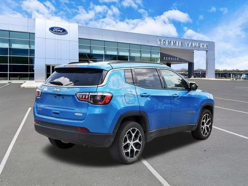 Used 2024 Jeep Compass Latitude AWD/4WD image 4
