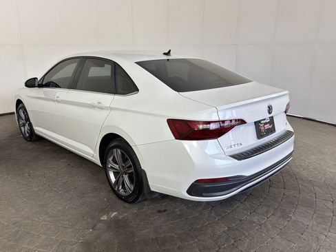 Used 2023 Volkswagen Jetta SE FWD image 5