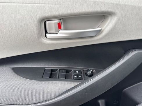 Used 2021 Toyota Corolla LE image 11