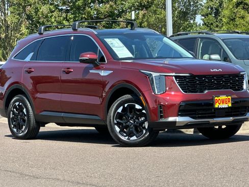 Certified 2024 Kia Sorento S w/ Panoramic Sunroof Package AWD/4WD image 2