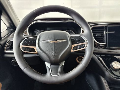 Used 2023 Chrysler Pacifica Pinnacle AWD/4WD image 11