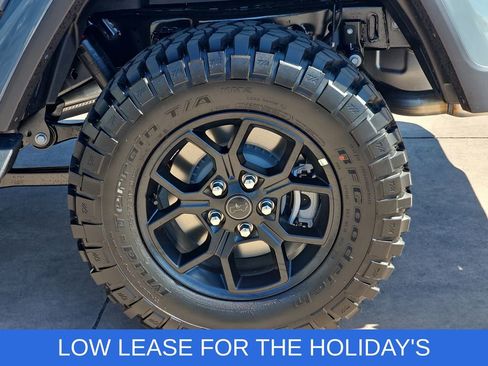 New 2025 Jeep Gladiator Willys image 35