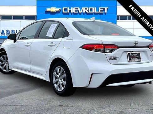 Used 2022 Toyota Corolla LE FWD image 4