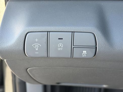 Used 2025 Hyundai Elantra SE image 22