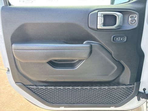 Used 2024 Jeep Gladiator Sport AWD/4WD image 16