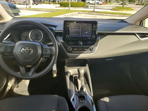 Used 2022 Toyota Corolla LE FWD image 16
