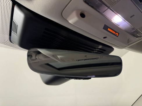 New 2026 Land Rover Discovery Limited Edition image 17