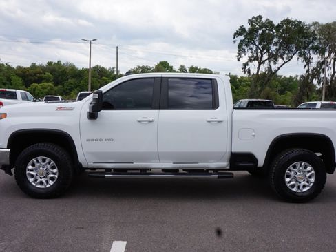 Used 2022 Chevrolet Silverado 2500 LT w/ Convenience Package image 3