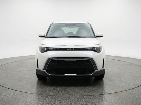 Used 2025 Kia Soul LX w/ LX Technology Package image 2